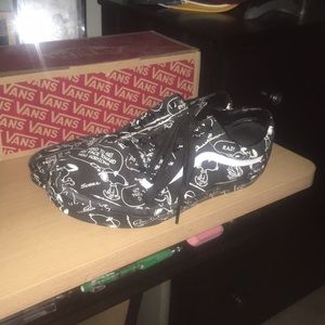 limited edition rare snoopy vans.